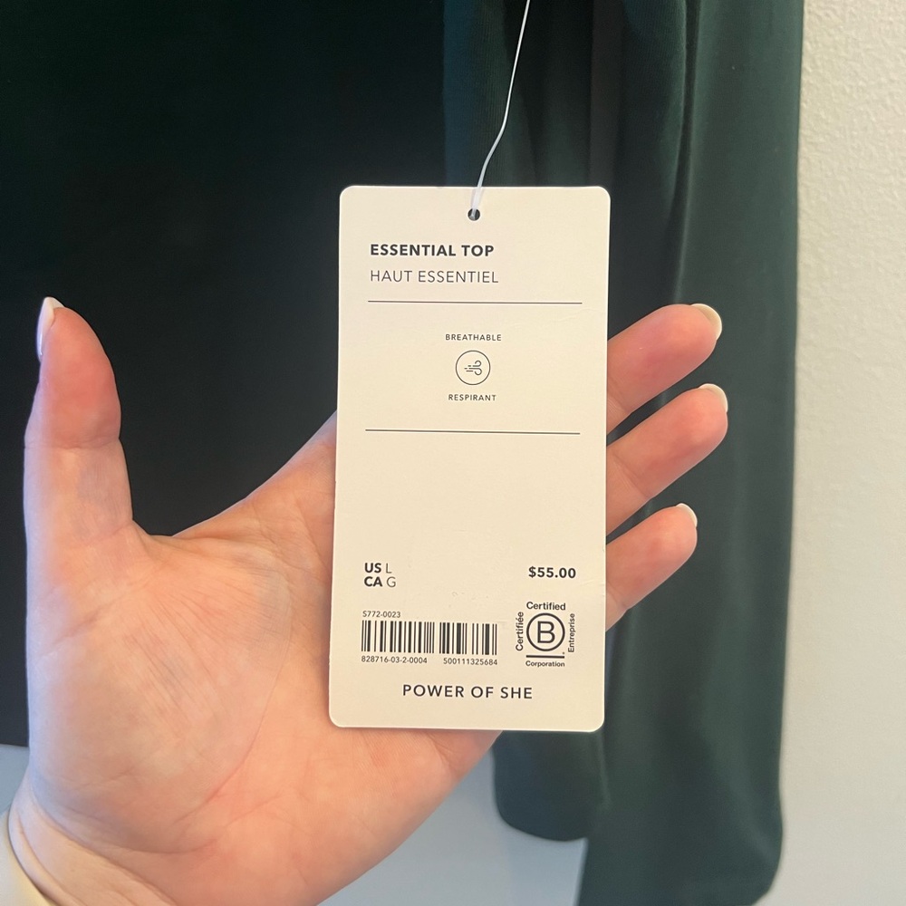 Brand new size L athleta green essential top